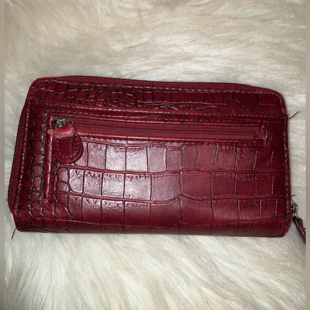Crocodile-Embossed Red Women's Clutch - Picture 7 of 17